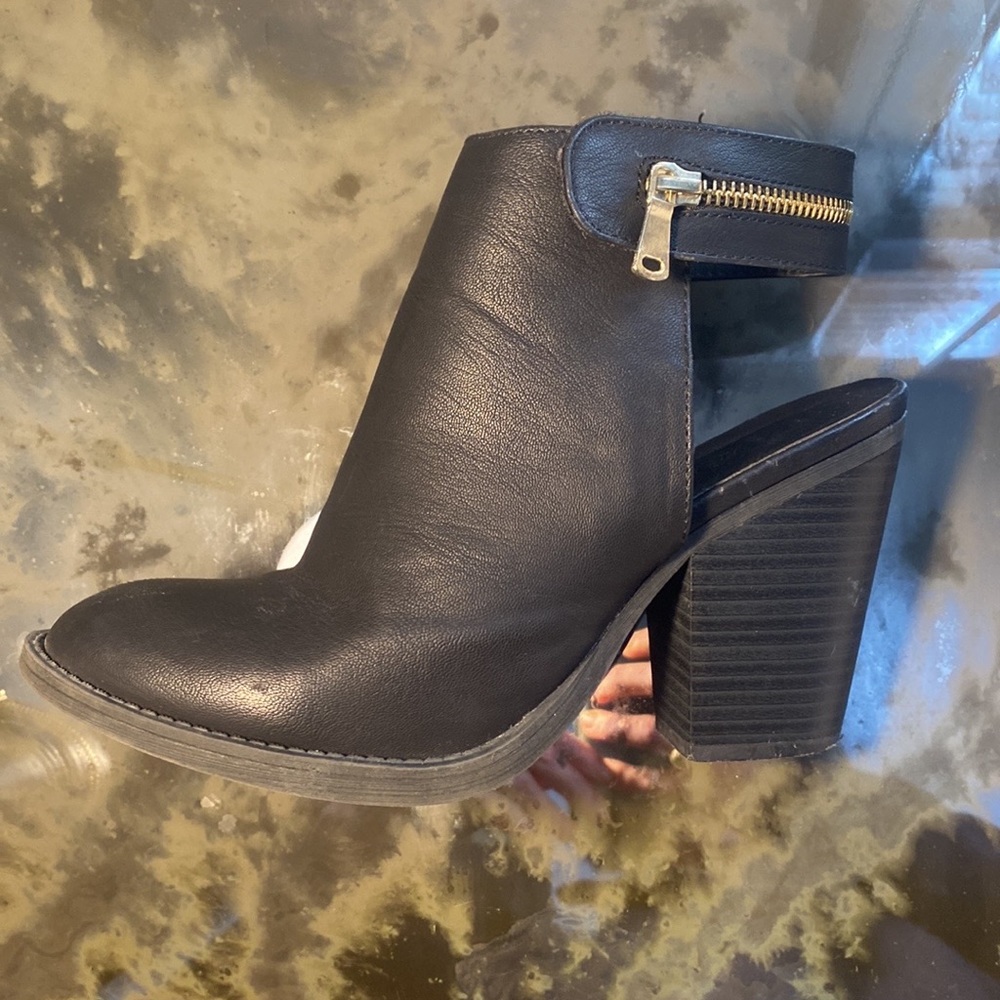 Soda Black Booties